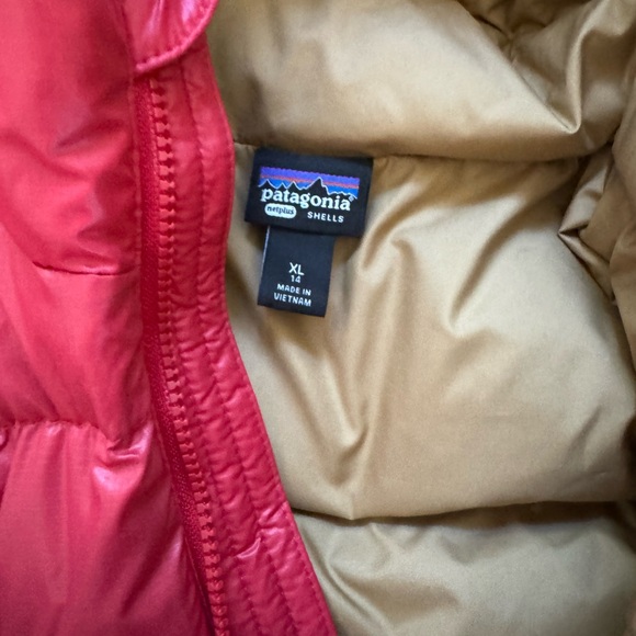 Boys Patagonia down hooded jacket - Picture 2 of 4